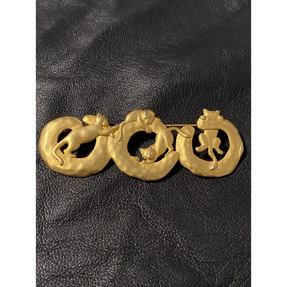 VNTG Signed JJ 4 playful Cats  On Swirls Gold Tone Kitty Pet Animal Lover Brooch